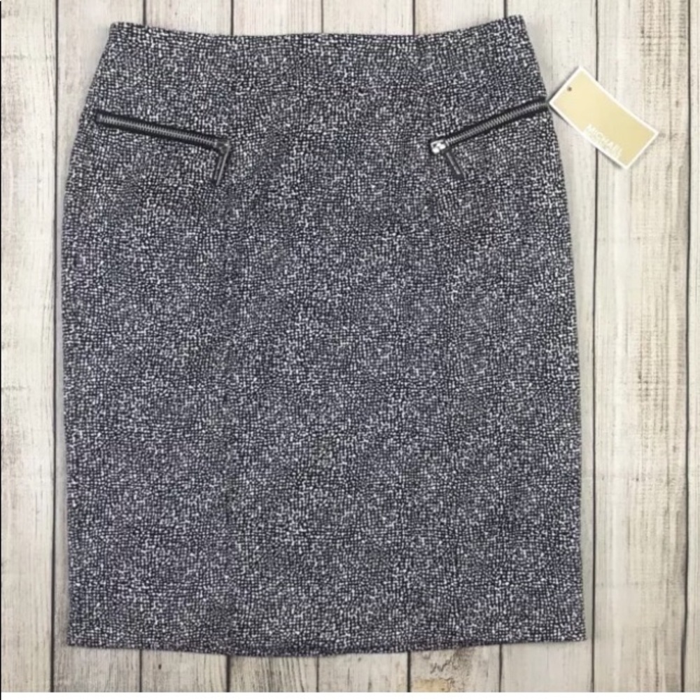Michael Kors cute skirt with the trade mk zipper